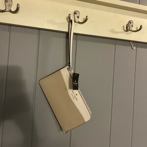NWT kate spade wristlet